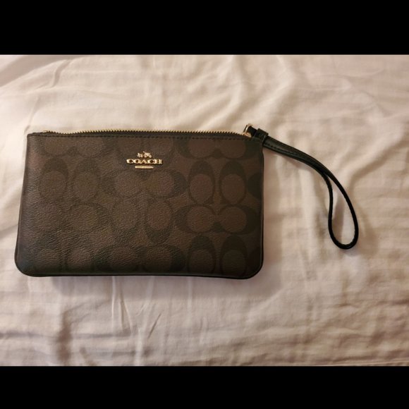 Coach Handbags - NEW Classic COACH Wrislet